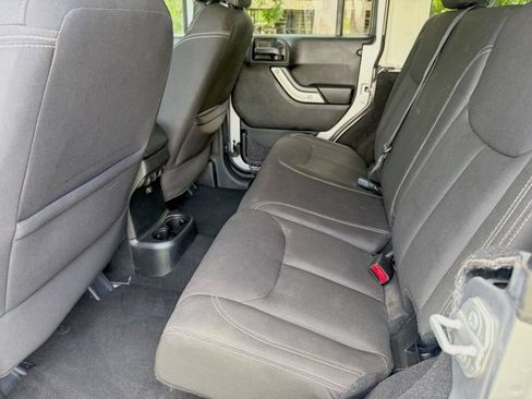 Used 2015 Jeep Wrangler Unlimited Sahara AWD/4WD image 29