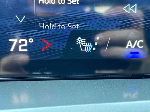 Used 2025 Chevrolet Traverse LT w/ Enhanced Driving Package AWD/4WD image 21
