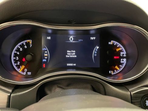 Used 2020 Jeep Grand Cherokee Altitude RWD image 12