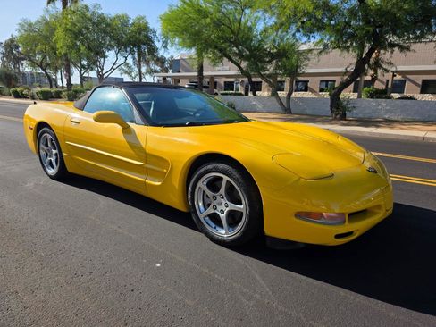 Used 2004 Chevrolet Corvette Convertible w/ Preferred Equipment Group RWD image 18