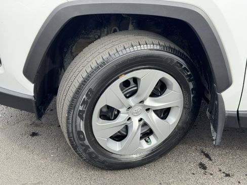 Used 2021 Toyota RAV4 LE image 38