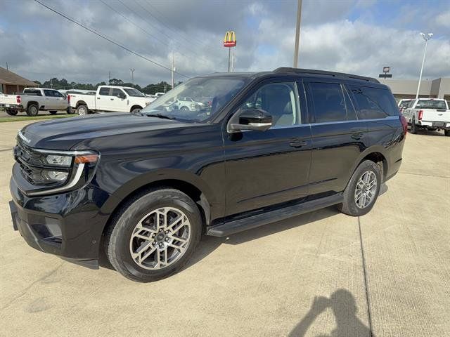 Used 2025 Ford Expedition Active AWD/4WD image 1