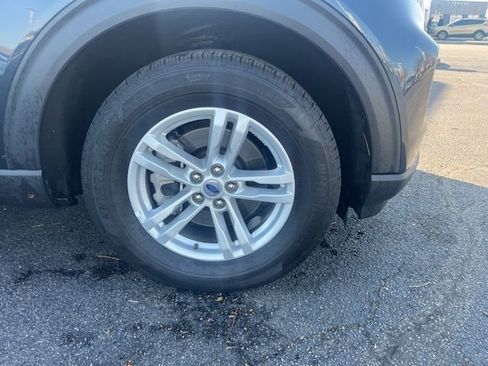 Used 2023 Ford Explorer XLT image 5