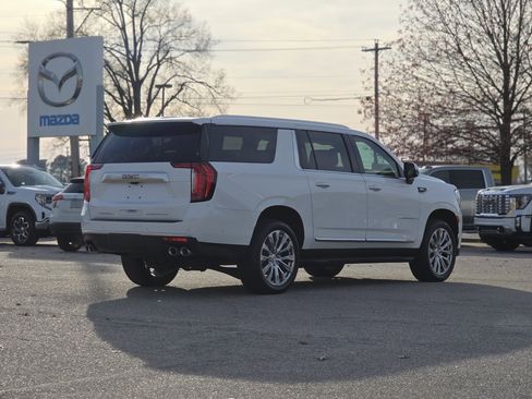 Used 2024 GMC Yukon XL Denali w/ Advanced Technology Package image 7