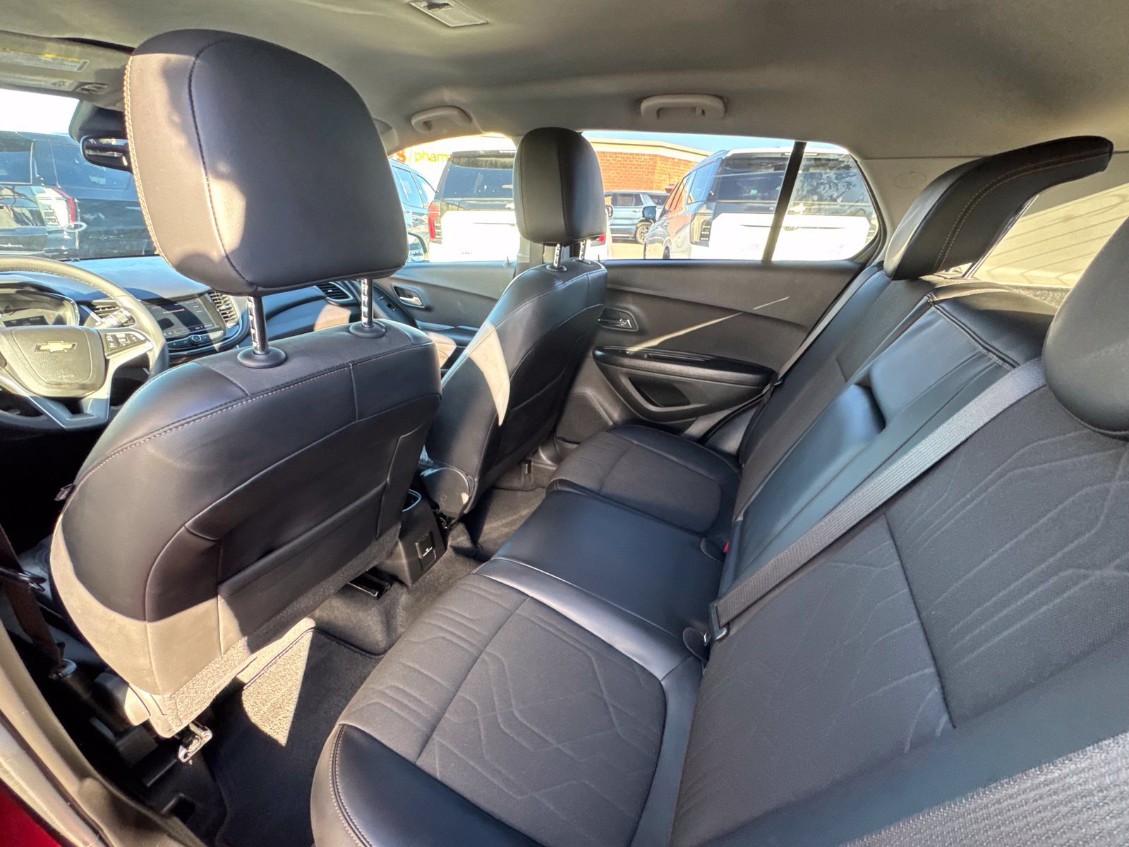 Used 2022 Chevrolet Trax LT w/ LT Convenience Package AWD/4WD image 25