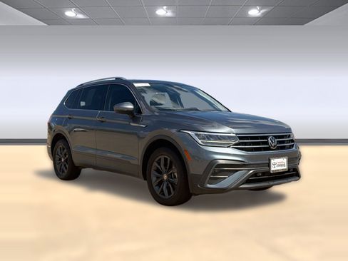 Used 2022 Volkswagen Tiguan SE FWD image 6