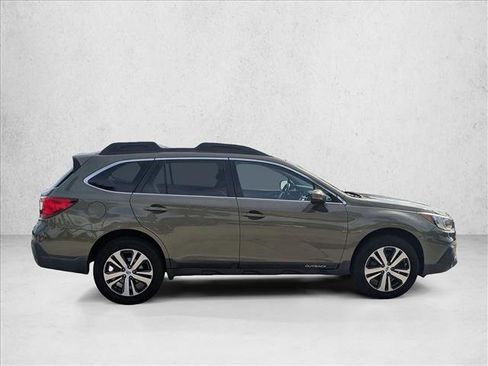 Used 2018 Subaru Outback 2.5i Limited image 4