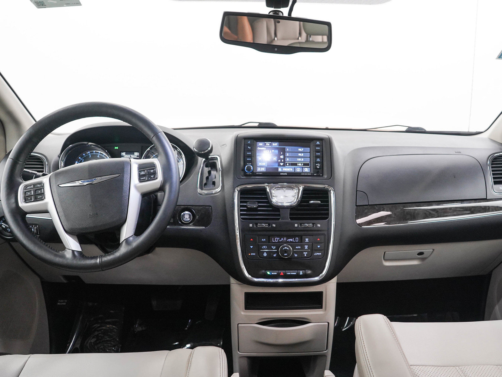 Used 2016 Chrysler Town & Country Touring-L w/ Driver Convenience Group FWD image 15