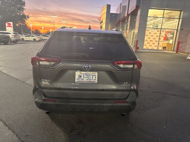 Used 2019 Toyota RAV4 LE w/ Carpet Mat Package AWD/4WD image 5
