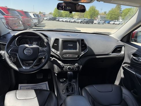 Used 2019 Jeep Cherokee Latitude Plus w/ Cold Weather Group AWD/4WD image 20