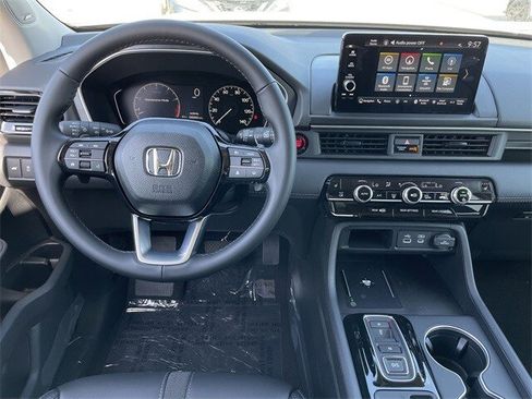 New 2025 Honda Pilot Touring image 12