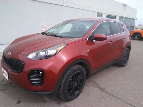 Used 2018 Kia Sportage LX image 2