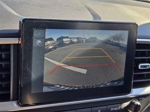 Certified 2025 Hyundai Venue SEL image 27