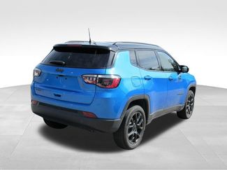 Used 2024 Jeep Compass Latitude w/ Convenience Group AWD/4WD video 4