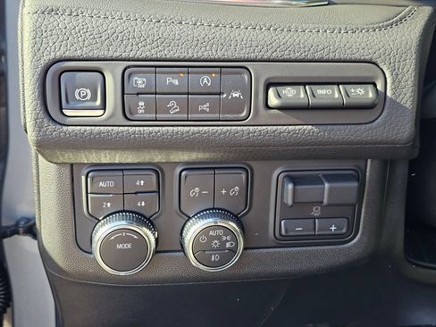 Used 2024 GMC Yukon Denali w/ Advanced Technology Package AWD/4WD image 27