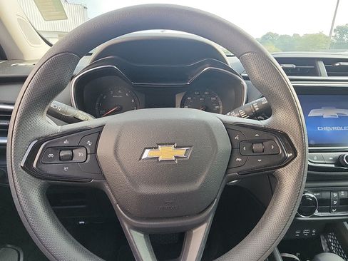 Used 2023 Chevrolet TrailBlazer LT w/ Convenience Package AWD/4WD image 12
