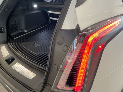 New 2026 Cadillac XT5 Sportv w/ LPO, Floor Liner Package AWD/4WD image 15