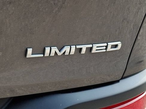 Certified 2018 Jeep Cherokee Limited AWD/4WD image 37
