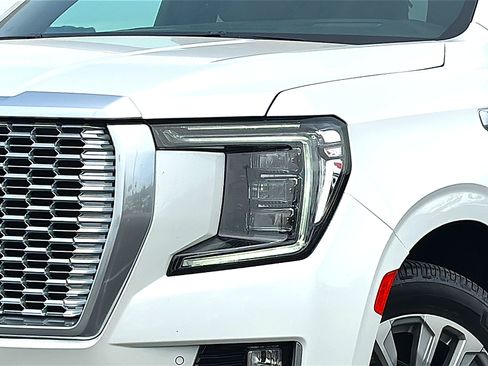 Used 2023 GMC Yukon XL Denali image 4