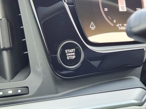 Used 2024 Porsche Cayenne image 24