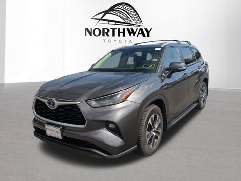 Certified 2024 Toyota Highlander XLE AWD/4WD image 7