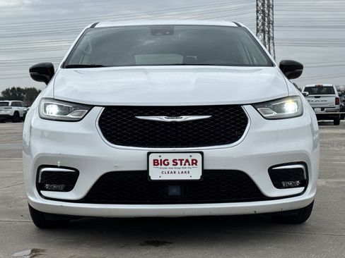 Used 2024 Chrysler Pacifica Touring-L image 5