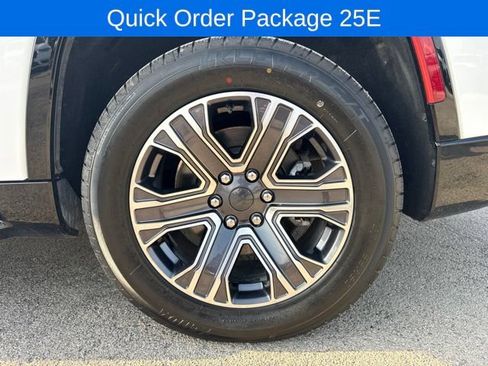 Used 2024 Jeep Wagoneer 2WD w/ Premium Group I image 10