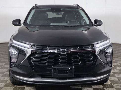 Used 2024 Chevrolet Trax LT w/ Driver Confidence Package image 11