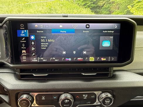 Used 2024 Jeep Wrangler Unlimited Sport AWD/4WD image 18