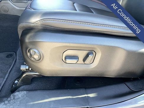 Used 2025 Jeep Gladiator Rubicon AWD/4WD image 23