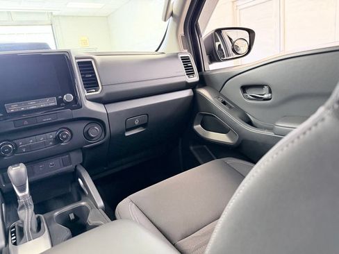 Used 2022 Nissan Frontier SV AWD/4WD image 13