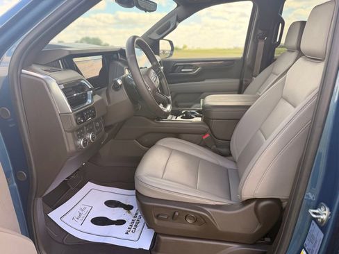 Used 2025 GMC Yukon Elevation w/ Elevation Premium Package AWD/4WD image 9