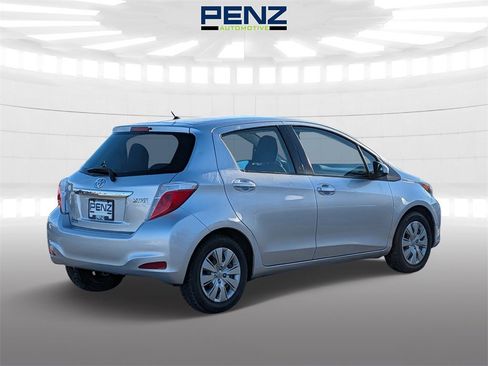 Used 2012 Toyota Yaris SE image 7