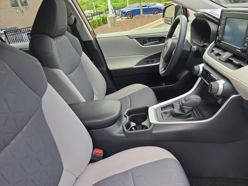 Used 2020 Toyota RAV4 XLE w/ Convenience Package FWD image 10