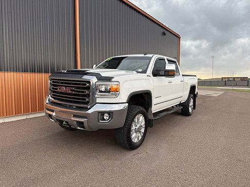 Used 2019 GMC Sierra 2500 SLT AWD/4WD image 2