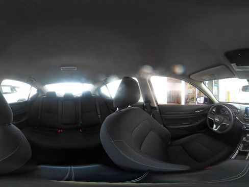 Used 2025 Nissan Altima 2.5 SV FWD image 42