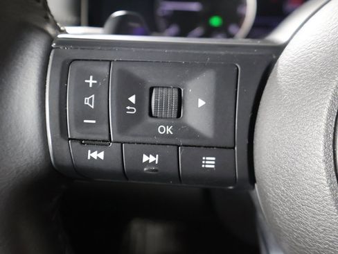 Used 2024 Nissan Pathfinder SV image 40