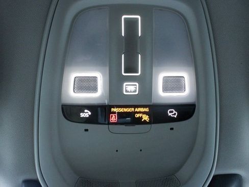 Used 2025 Volvo XC90 B5 Core image 24