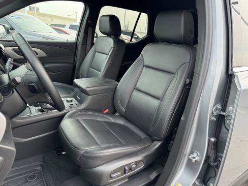 Used 2023 Chevrolet Traverse LT image 25