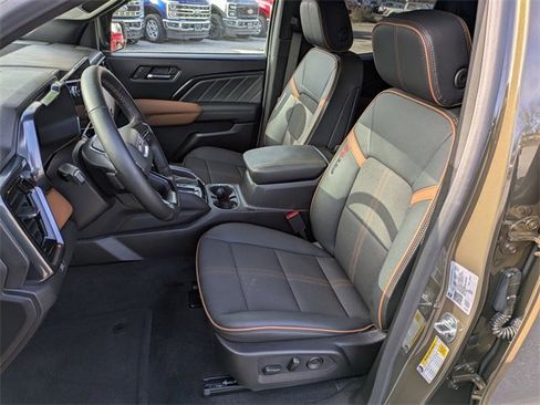 Used 2025 GMC Canyon AT4 image 7