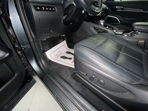 Used 2022 Kia Telluride EX w/ EX Premium Package FWD image 12