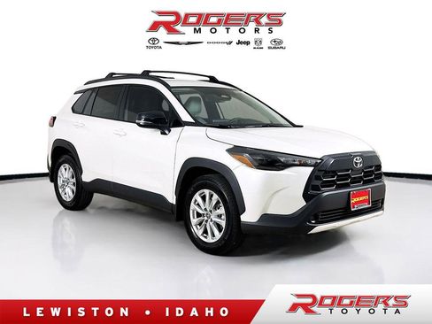 Used 2026 Toyota Corolla Cross LE image 1