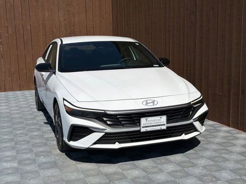 Used 2025 Hyundai Elantra Sport FWD image 10