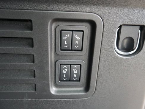 Used 2024 Chevrolet Traverse RS w/ LPO, Floor Liner Package image 31