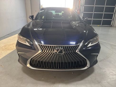 Used 2021 Lexus ES 350 Ultra Luxury w/ Accessory Package 2 image 3