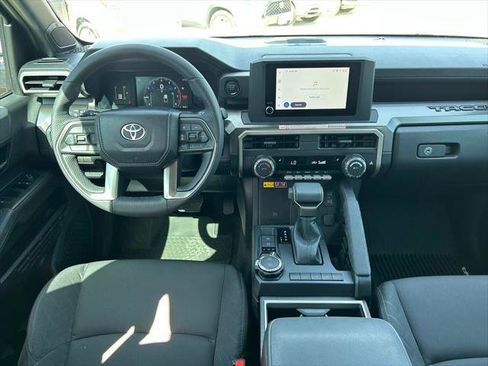 Certified 2025 Toyota Tacoma SR5 w/ SR5 Upgrade Package AWD/4WD image 17