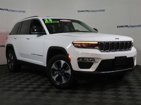Used 2023 Jeep Grand Cherokee 4WD 4xe image 2