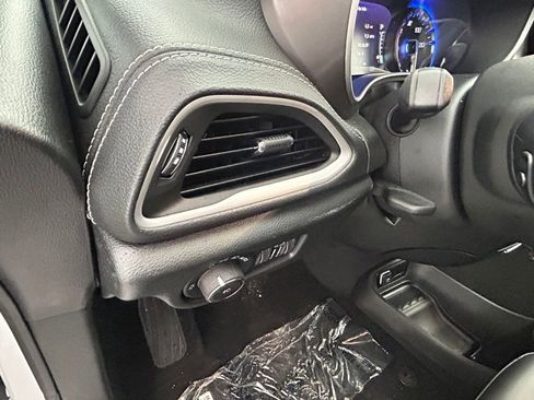 New 2026 Chrysler Pacifica Select image 34