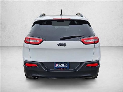 Used 2017 Jeep Cherokee Altitude image 7