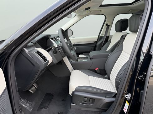 Certified 2026 Land Rover Discovery Limited Edition AWD/4WD image 18